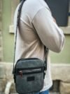 https://www.bayichekich.com/image/catalog/envoooy/0006440_ch102-stealht-kare-erkek-canta-siyahantrasit.jpeg